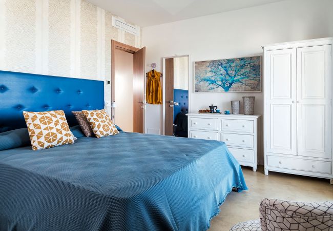 Villa in Noto - Seafront villa with pool near Syracuse, Sicily - Ulivo - 8 pax Villa in Noto - Seafront villa with pool near Syracuse, Sicily - Ulivo - 8 pax