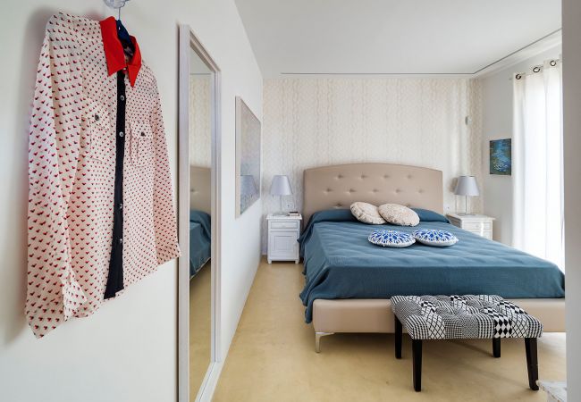 Villa in Noto - Seafront villa with pool near Syracuse, Sicily - Ulivo - 8 pax Villa in Noto - Seafront villa with pool near Syracuse, Sicily - Ulivo - 8 pax