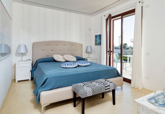 Villa in Noto - Seafront villa with pool near Syracuse, Sicily - Ulivo - 8 pax Villa in Noto - Seafront villa with pool near Syracuse, Sicily - Ulivo - 8 pax