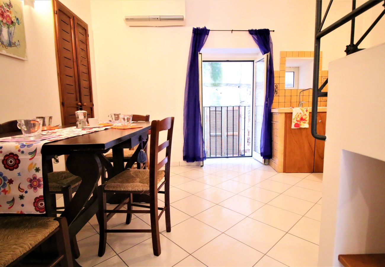 Apartment in Sperlonga - the atmosphere of the historic center in a single house