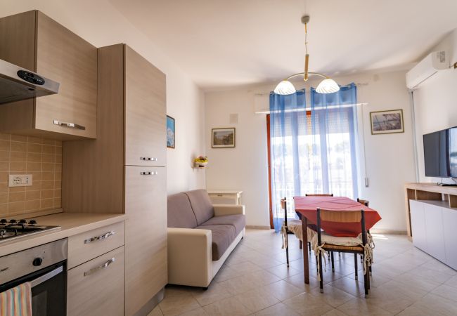 Apartment in Sperlonga - Nice one bedroom apartment a stone's throw from the sea