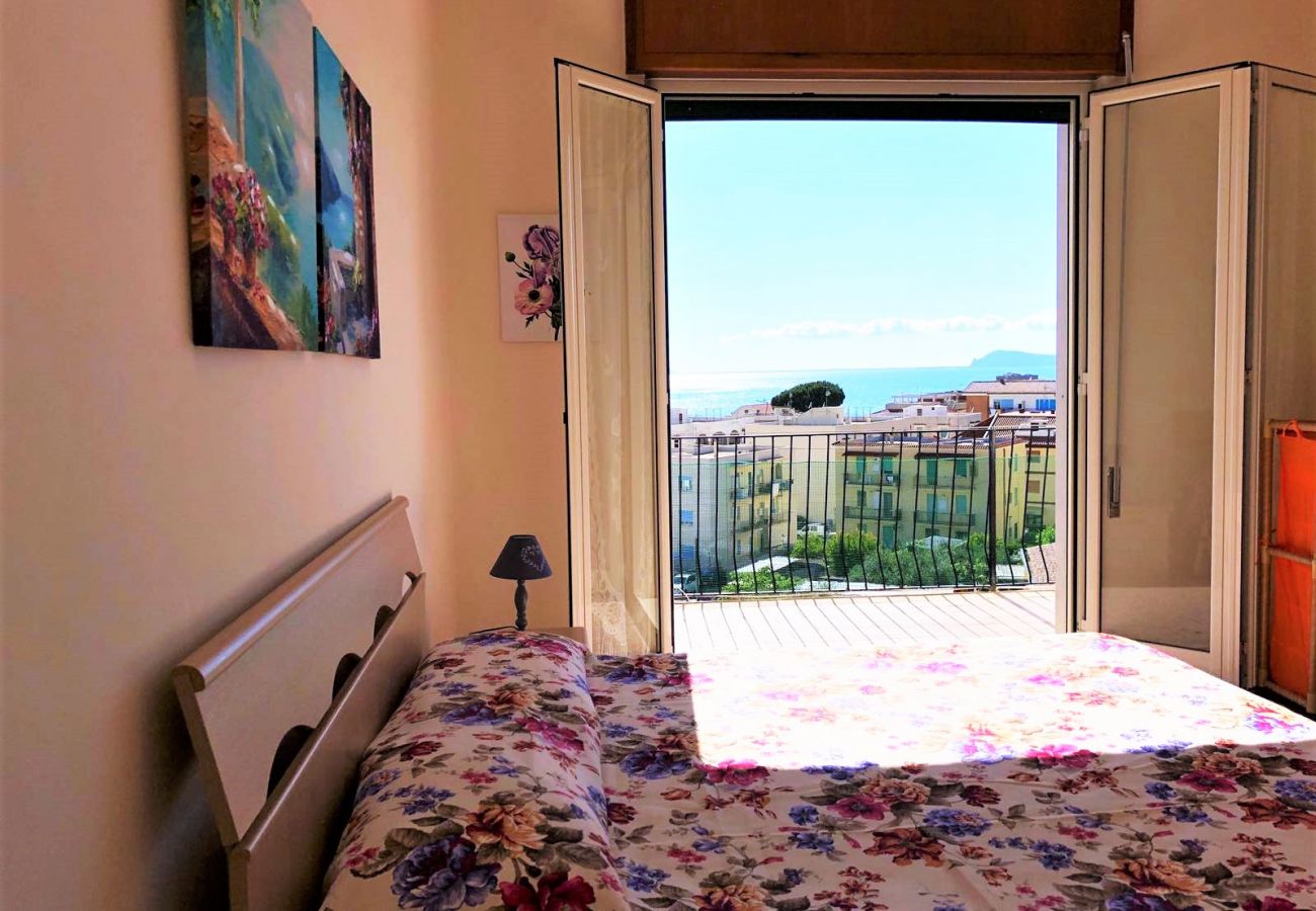Apartment in Sperlonga - fantastic for a holiday with vistal sea