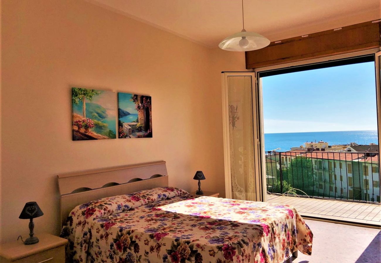 Apartment in Sperlonga - fantastic for a holiday with vistal sea