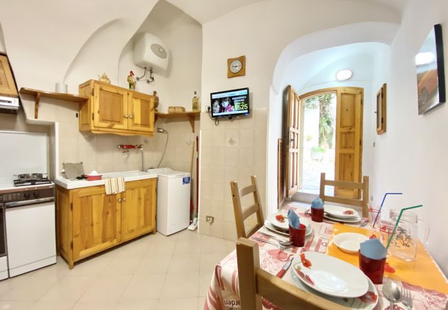Apartment in Sperlonga - evocative one bedroom apartment in the square of Sperlonga Apartment in Sperlonga - evocative one bedroom apartment in the square of Sperlonga