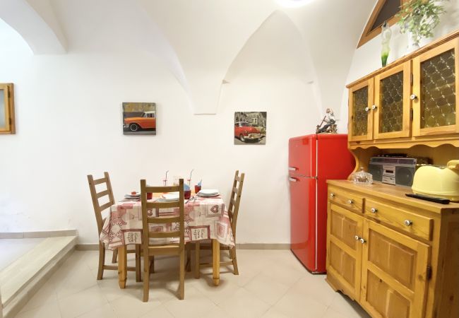 Apartment in Sperlonga - evocative one bedroom apartment in the square of Sperlonga