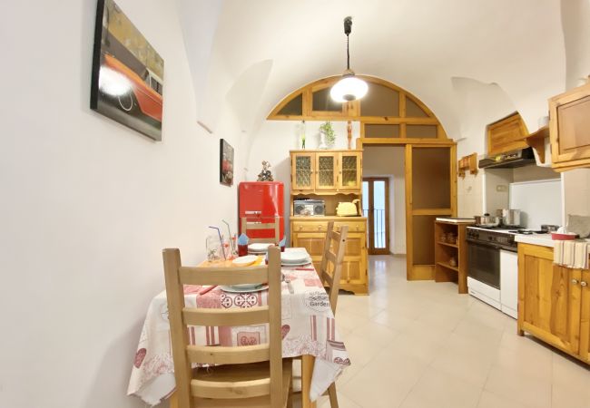 Apartment in Sperlonga - evocative one bedroom apartment in the square of Sperlonga