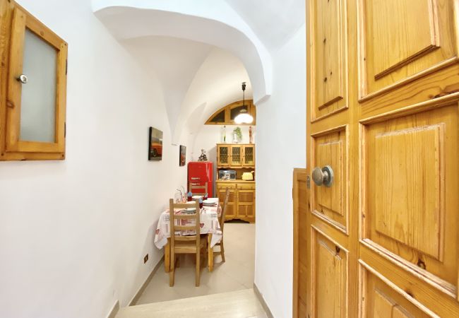 Apartment in Sperlonga - evocative one bedroom apartment in the square of Sperlonga