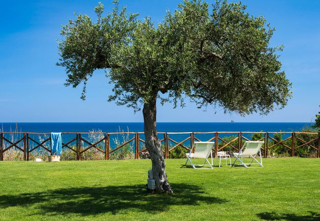 Villa in Cefalù - Seafront villa with terrace, Cefalù, Sicily Villa in Cefalù - Seafront villa with terrace, Cefalù, Sicily