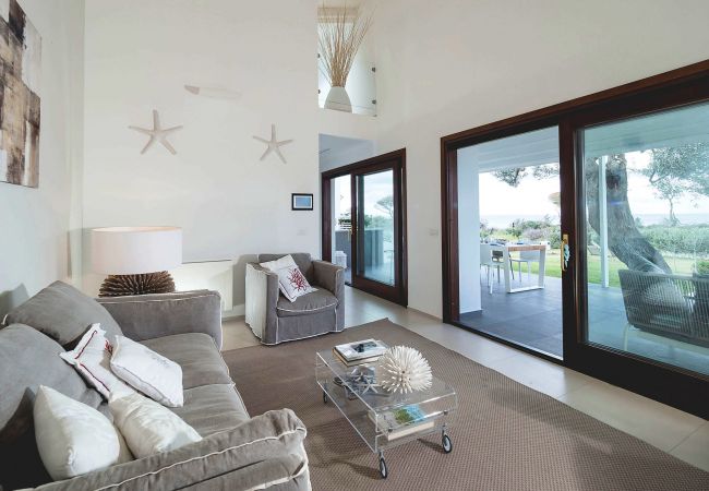 Villa in Cefalù - Seafront villa with terrace, Cefalù, Sicily Villa in Cefalù - Seafront villa with terrace, Cefalù, Sicily