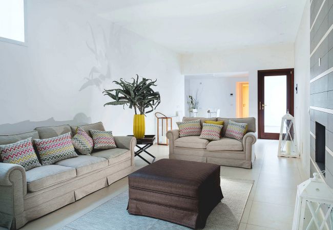 Villa in Cefalù - Seafront villa with terrace, Cefalù, Sicily Villa in Cefalù - Seafront villa with terrace, Cefalù, Sicily