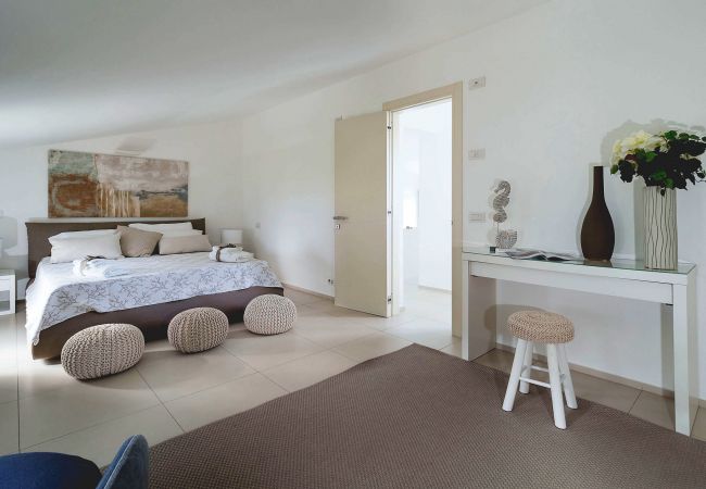 Villa in Cefalù - Seafront villa with terrace, Cefalù, Sicily Villa in Cefalù - Seafront villa with terrace, Cefalù, Sicily