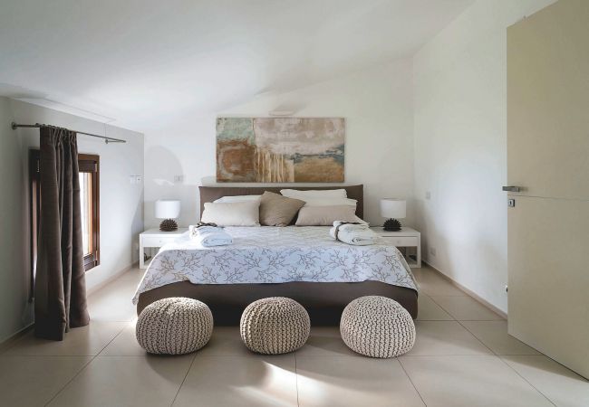 Villa in Cefalù - Seafront villa with terrace, Cefalù, Sicily Villa in Cefalù - Seafront villa with terrace, Cefalù, Sicily