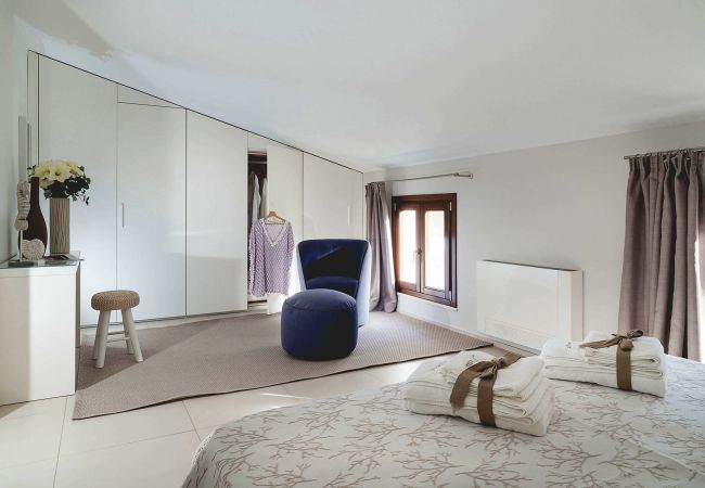 Villa in Cefalù - Seafront villa with terrace, Cefalù, Sicily Villa in Cefalù - Seafront villa with terrace, Cefalù, Sicily