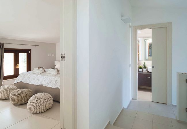 Villa in Cefalù - Seafront villa with terrace, Cefalù, Sicily Villa in Cefalù - Seafront villa with terrace, Cefalù, Sicily