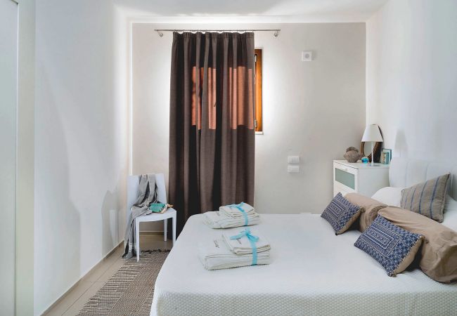 Villa in Cefalù - Seafront villa with terrace, Cefalù, Sicily Villa in Cefalù - Seafront villa with terrace, Cefalù, Sicily