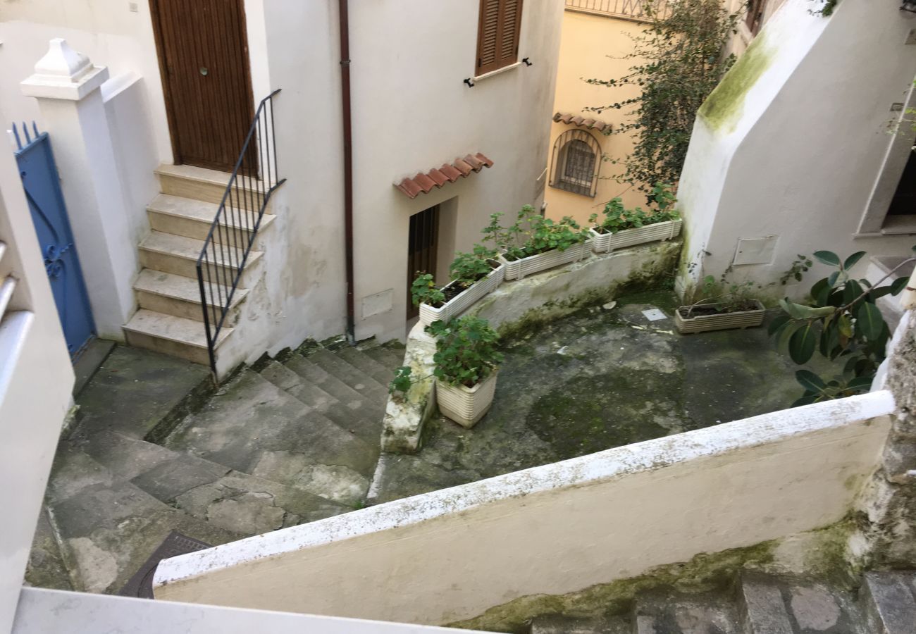 Apartment in Sperlonga - Lovely two-room apartment in the historic center