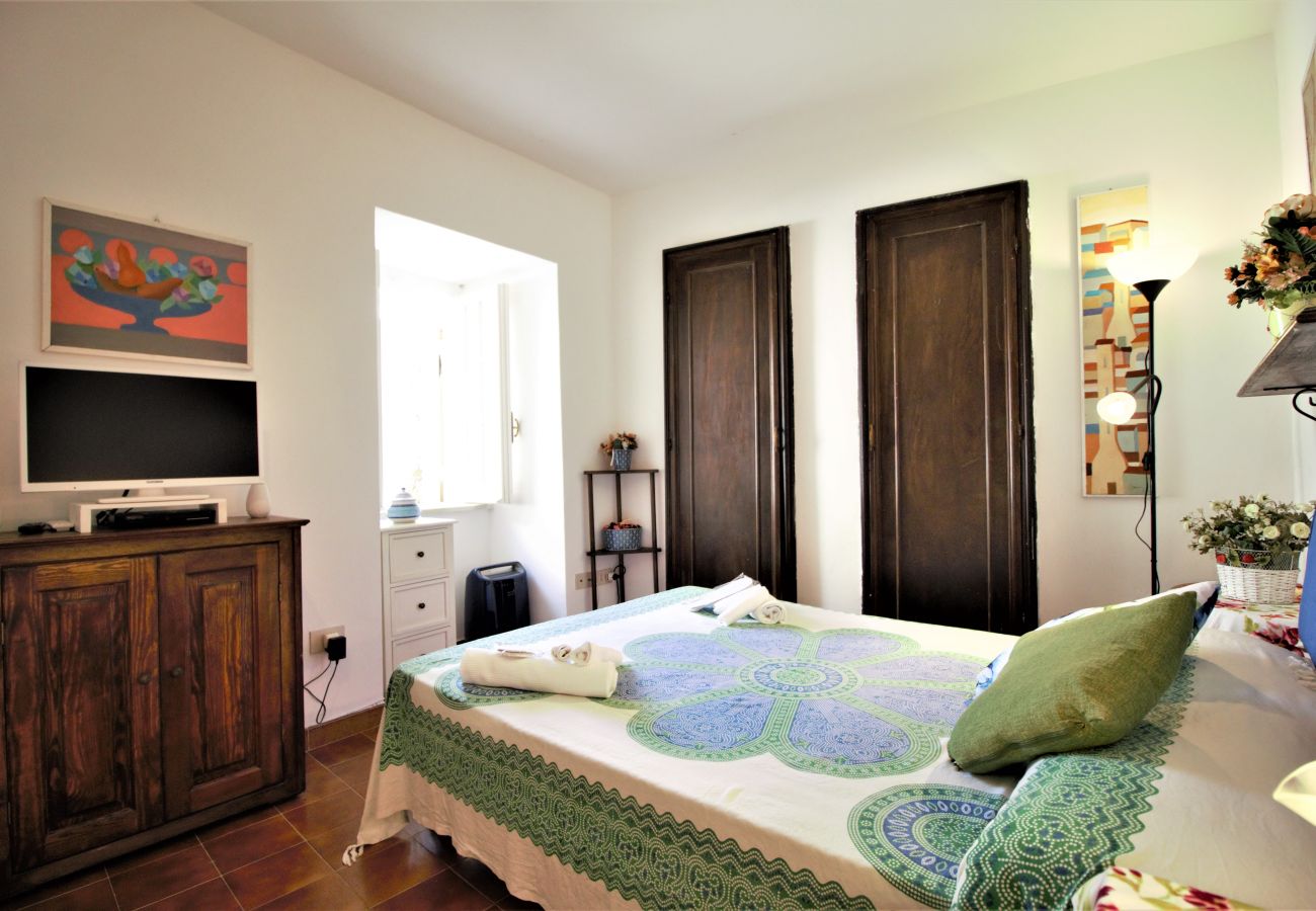 Apartment in Sperlonga - Lovely two-room apartment in the historic center