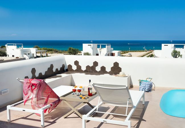 Villa in Noto - Seafront villa with pool near Syracuse, Sicily - Palma - 8 pax Villa in Noto - Seafront villa with pool near Syracuse, Sicily - Palma - 8 pax