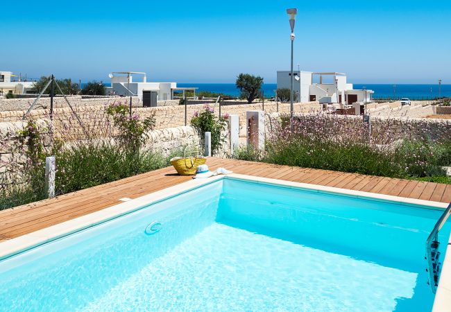 Villa in Noto - Seafront villa with pool near Syracuse, Sicily - Palma - 8 pax Villa in Noto - Seafront villa with pool near Syracuse, Sicily - Palma - 8 pax