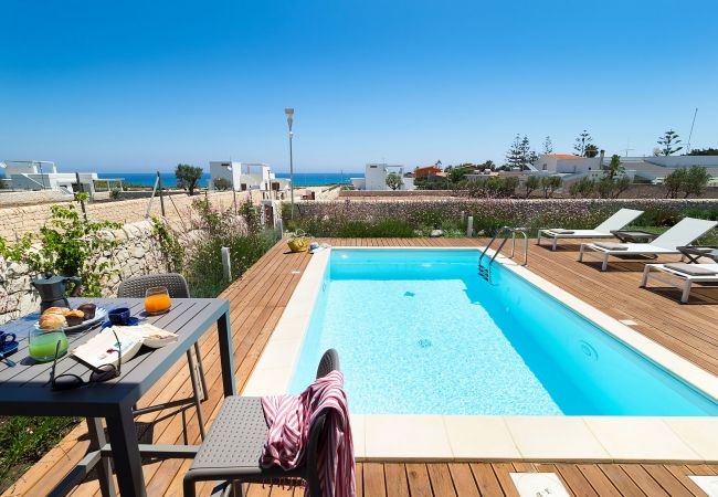 Villa in Noto - Seafront villa with pool near Syracuse, Sicily - Palma - 8 pax Villa in Noto - Seafront villa with pool near Syracuse, Sicily - Palma - 8 pax
