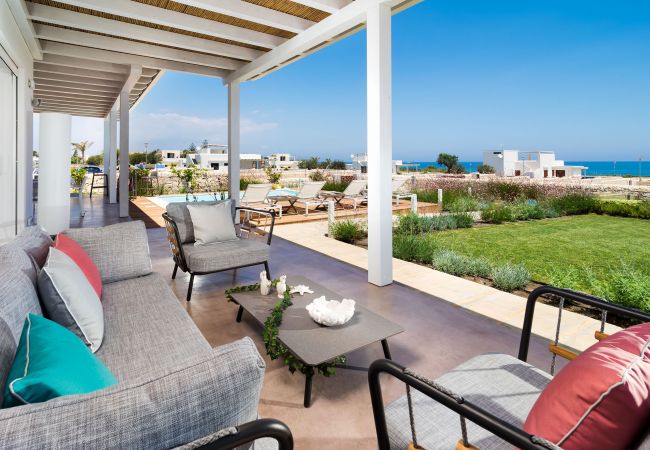 Villa in Noto - Seafront villa with pool near Syracuse, Sicily - Palma - 8 pax Villa in Noto - Seafront villa with pool near Syracuse, Sicily - Palma - 8 pax
