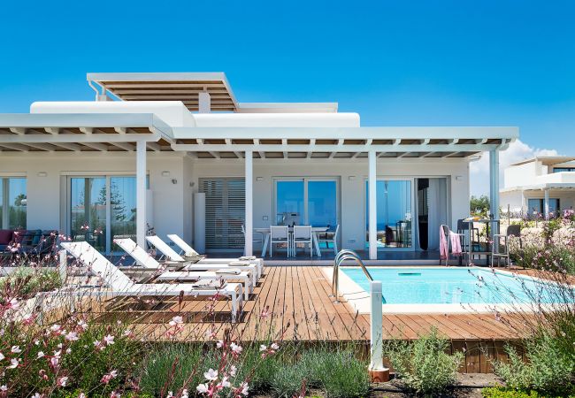 Villa in Noto - Seafront villa with pool near Syracuse, Sicily - Palma - 8 pax Villa in Noto - Seafront villa with pool near Syracuse, Sicily - Palma - 8 pax