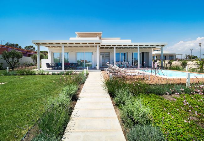 Villa in Noto - Seafront villa with pool near Syracuse, Sicily - Palma - 8 pax Villa in Noto - Seafront villa with pool near Syracuse, Sicily - Palma - 8 pax