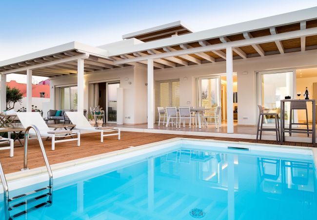 Villa in Noto - Seafront villa with pool near Syracuse, Sicily - Palma - 8 pax Villa in Noto - Seafront villa with pool near Syracuse, Sicily - Palma - 8 pax