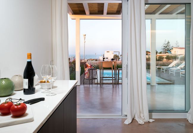 Villa in Noto - Seafront villa with pool near Syracuse, Sicily - Palma - 8 pax Villa in Noto - Seafront villa with pool near Syracuse, Sicily - Palma - 8 pax