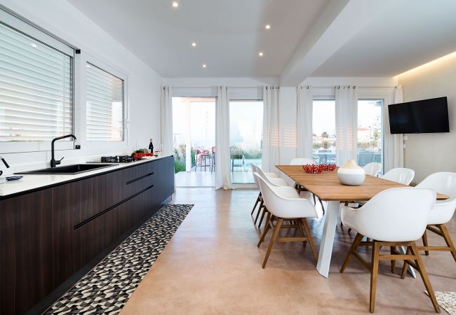 Villa in Noto - Seafront villa with pool near Syracuse, Sicily - Palma - 8 pax Villa in Noto - Seafront villa with pool near Syracuse, Sicily - Palma - 8 pax