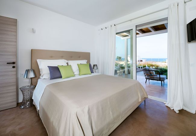 Villa in Noto - Seafront villa with pool near Syracuse, Sicily - Palma - 8 pax Villa in Noto - Seafront villa with pool near Syracuse, Sicily - Palma - 8 pax