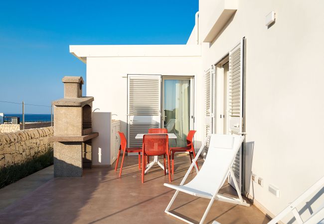 Villa in Noto - Seafront villa with pool near Syracuse, Sicily - Palma - 8 pax Villa in Noto - Seafront villa with pool near Syracuse, Sicily - Palma - 8 pax