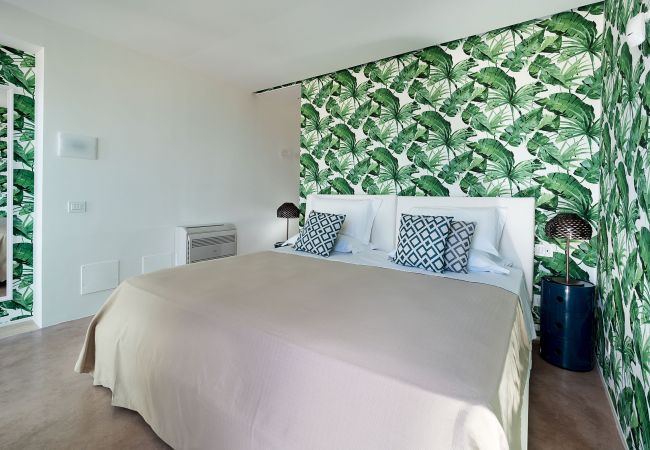 Villa in Noto - Seafront villa with pool near Syracuse, Sicily - Palma - 8 pax Villa in Noto - Seafront villa with pool near Syracuse, Sicily - Palma - 8 pax