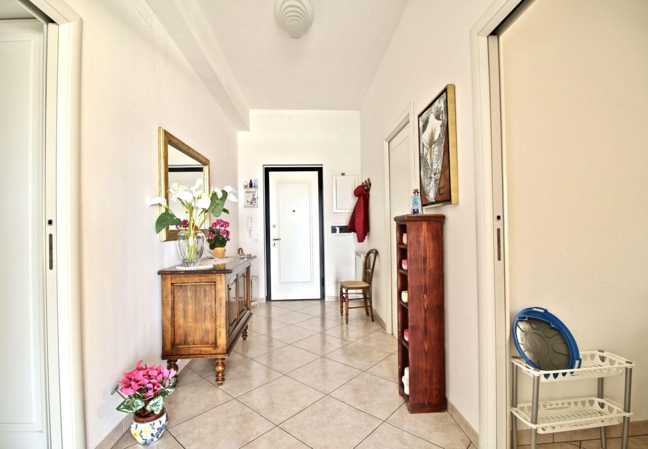 Apartment in Terracina - Fantastic sea view house just steps from the beach