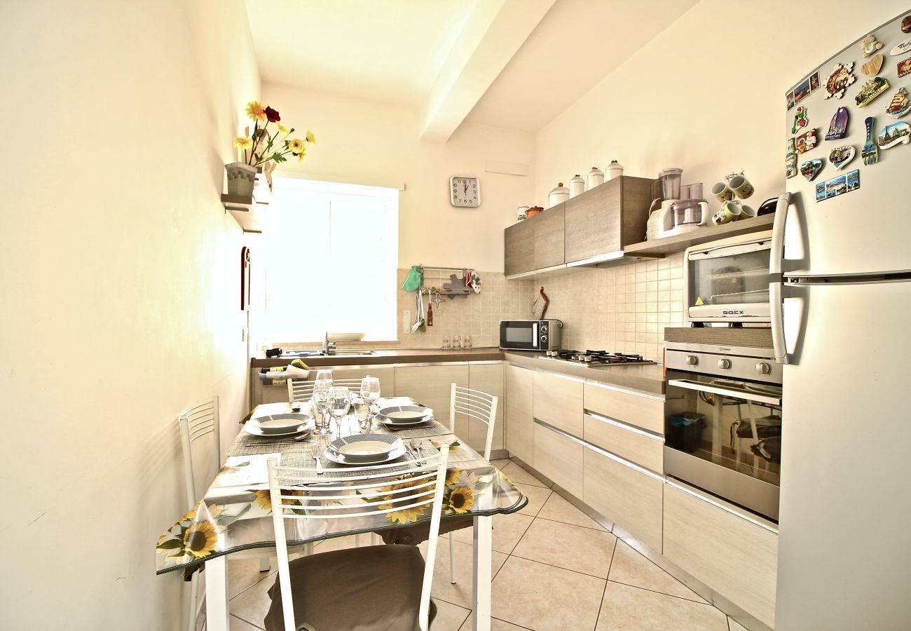 Apartment in Terracina - Fantastic sea view house just steps from the beach