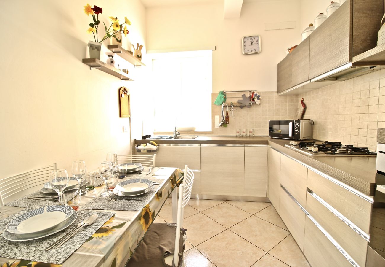 Apartment in Terracina - Fantastic sea view house just steps from the beach