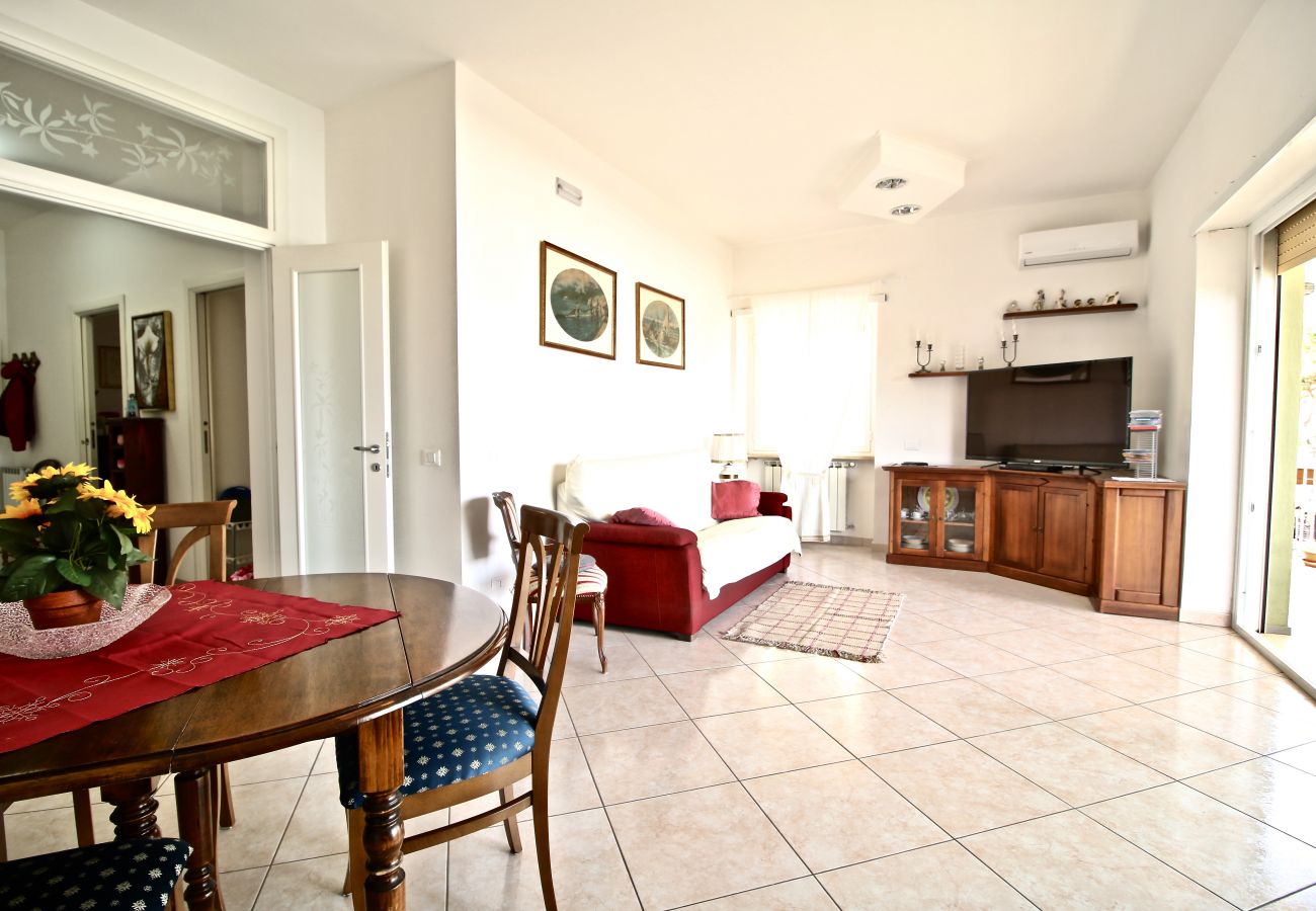 Apartment in Terracina - Fantastic sea view house just steps from the beach