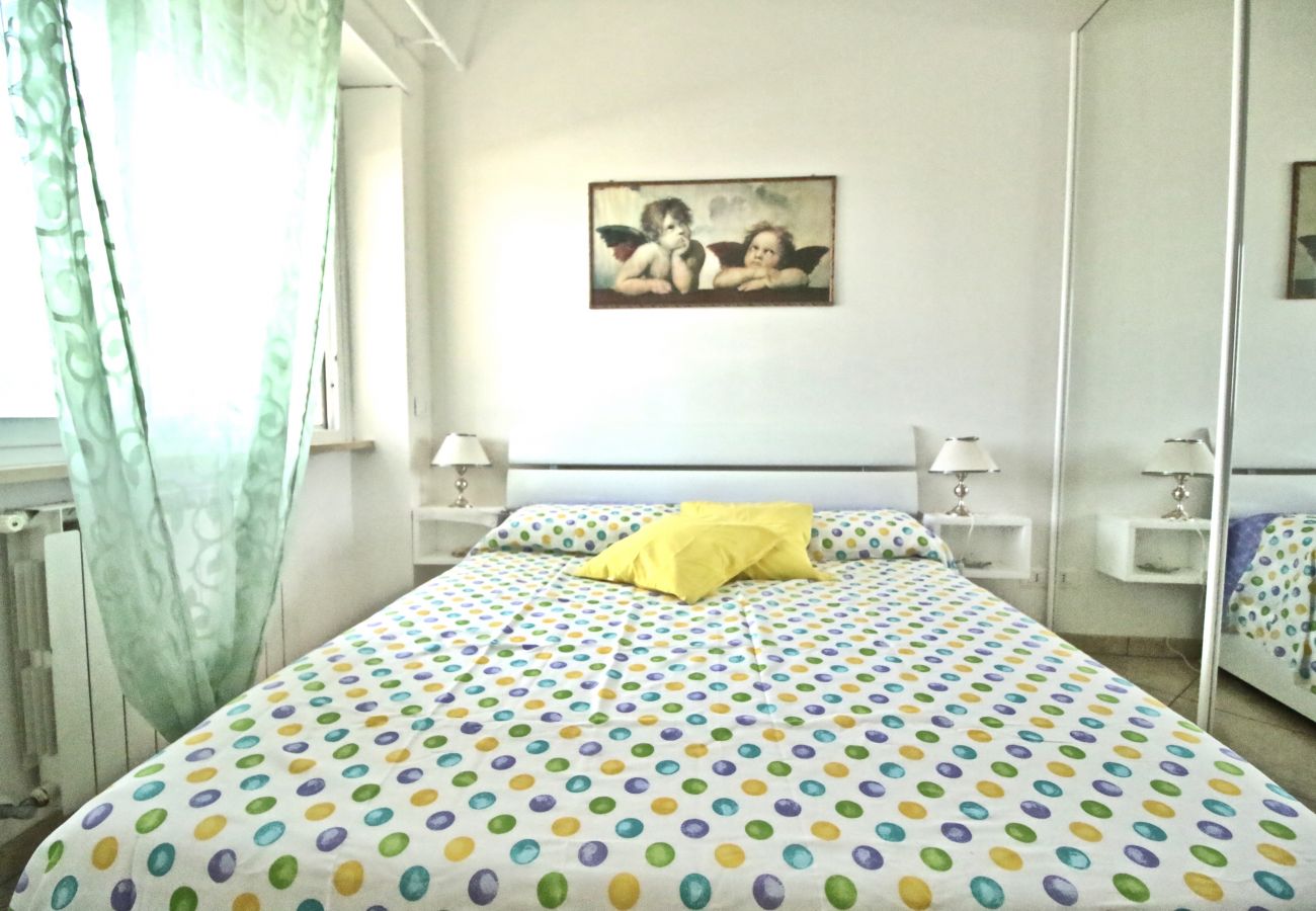Apartment in Terracina - Fantastic sea view house just steps from the beach