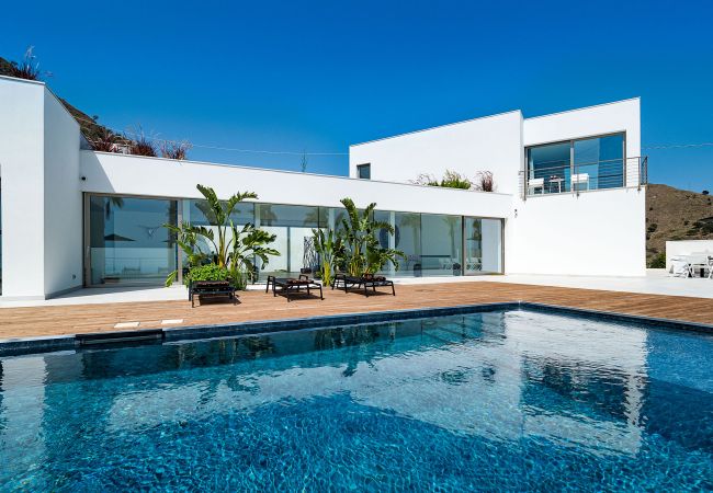 Villa in Letojanni - Luxury villa with pool in Taormina, Sicily Villa in Letojanni - Luxury villa with pool in Taormina, Sicily