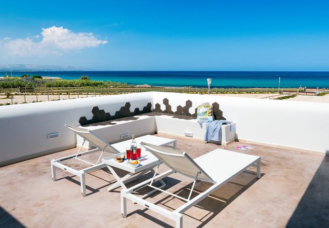 Villa in Noto - Seafront villa with pool near Syracuse, Sicily  - Fico d'India, 8 pax Villa in Noto - Seafront villa with pool near Syracuse, Sicily  - Fico d'India, 8 pax