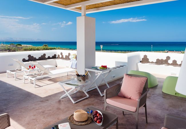 Villa in Noto - Seafront villa with pool near Syracuse, Sicily  - Fico d'India, 8 pax Villa in Noto - Seafront villa with pool near Syracuse, Sicily  - Fico d'India, 8 pax