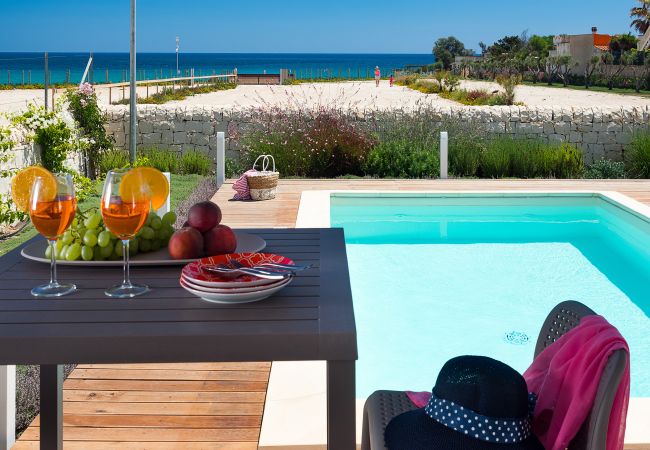 Villa in Noto - Seafront villa with pool near Syracuse, Sicily  - Fico d'India, 8 pax Villa in Noto - Seafront villa with pool near Syracuse, Sicily  - Fico d'India, 8 pax