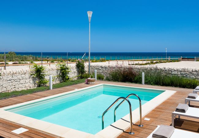 Villa in Noto - Seafront villa with pool near Syracuse, Sicily  - Fico d'India, 8 pax Villa in Noto - Seafront villa with pool near Syracuse, Sicily  - Fico d'India, 8 pax