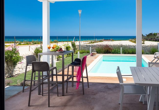 Villa in Noto - Seafront villa with pool near Syracuse, Sicily  - Fico d'India, 8 pax Villa in Noto - Seafront villa with pool near Syracuse, Sicily  - Fico d'India, 8 pax