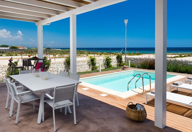 Villa in Noto - Seafront villa with pool near Syracuse, Sicily  - Fico d'India, 8 pax Villa in Noto - Seafront villa with pool near Syracuse, Sicily  - Fico d'India, 8 pax