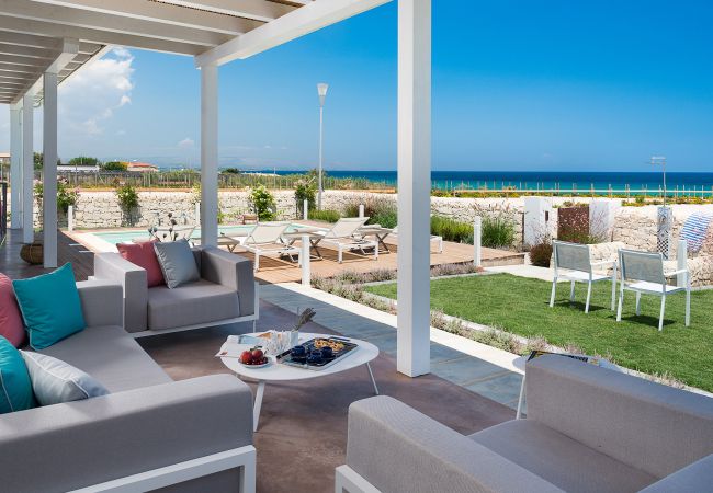 Villa in Noto - Seafront villa with pool near Syracuse, Sicily  - Fico d'India, 8 pax Villa in Noto - Seafront villa with pool near Syracuse, Sicily  - Fico d'India, 8 pax