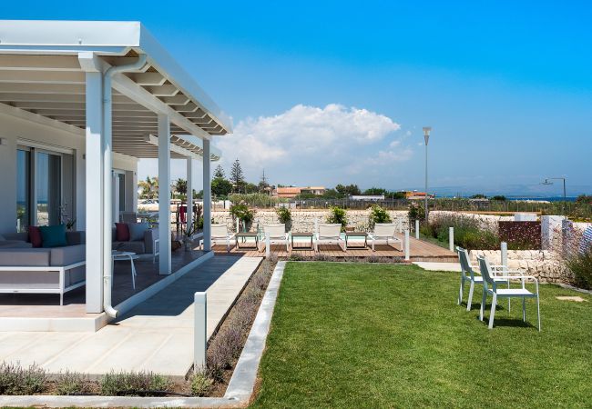 Villa in Noto - Seafront villa with pool near Syracuse, Sicily  - Fico d'India, 8 pax Villa in Noto - Seafront villa with pool near Syracuse, Sicily  - Fico d'India, 8 pax