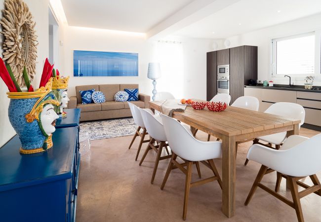 Villa in Noto - Seafront villa with pool near Syracuse, Sicily  - Fico d'India, 8 pax Villa in Noto - Seafront villa with pool near Syracuse, Sicily  - Fico d'India, 8 pax