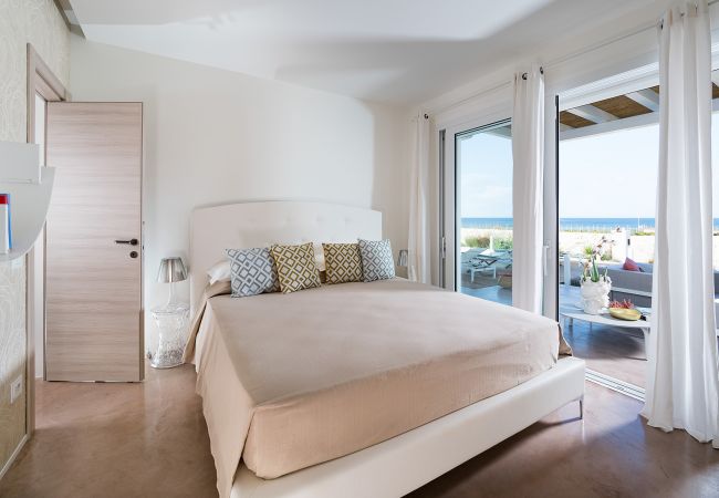 Villa in Noto - Seafront villa with pool near Syracuse, Sicily  - Fico d'India, 8 pax Villa in Noto - Seafront villa with pool near Syracuse, Sicily  - Fico d'India, 8 pax