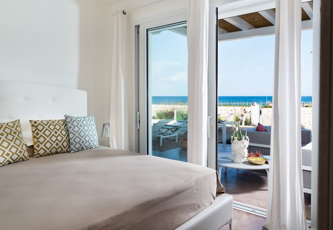 Villa in Noto - Seafront villa with pool near Syracuse, Sicily  - Fico d'India, 8 pax Villa in Noto - Seafront villa with pool near Syracuse, Sicily  - Fico d'India, 8 pax